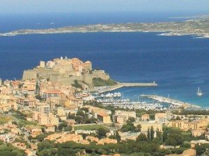 Vue sur la citadelle de Calvi et son port